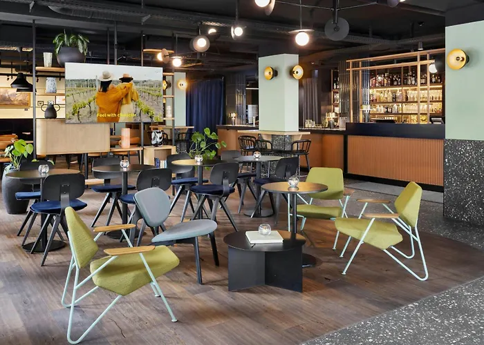 June Six Salzburg, A Tribute Portfolio Σάλτσμπουργκ