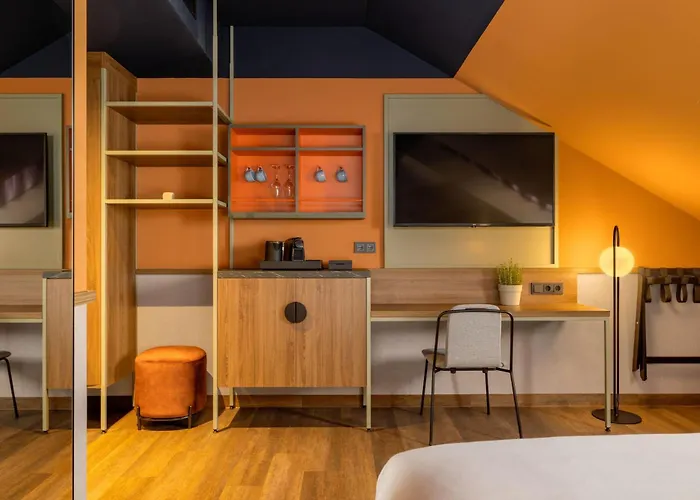 June Six Salzburg, A Tribute Portfolio Σάλτσμπουργκ